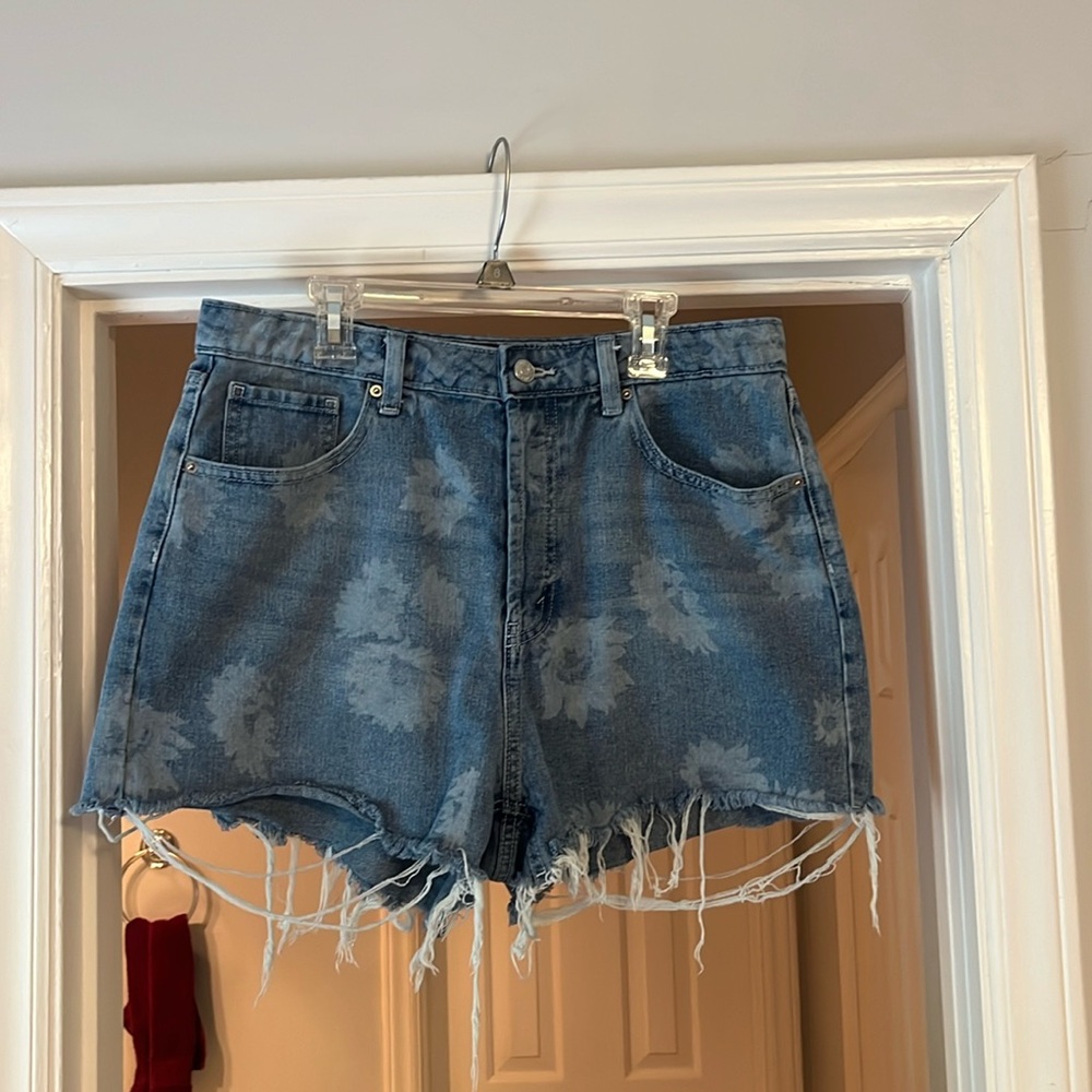 Wild Fable super high rise button up cut off shorts-size 10